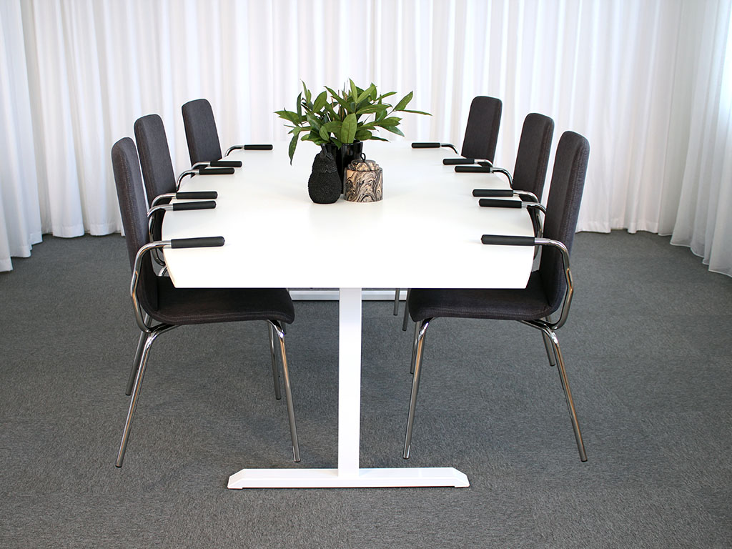 Bristol_karm_upphängd-Madrid-fasttben_skiva-2400_1024x768px